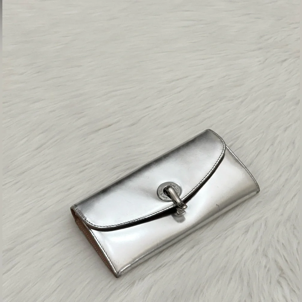 KATE SPADE - METALLIC SILVER LONG BIFOLD SECURE CLOSURE WALLET